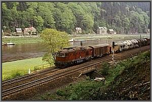 CSD-T478 3245 mit Güterzug zwischen Schöna und Schmilka
