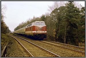 118 771 mit D 447 vor der Mittellandkanalbrcke von Haldensleben