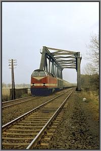 119 008 mit D 446 auf der Mittellandkanalbrcke von Haldensleben