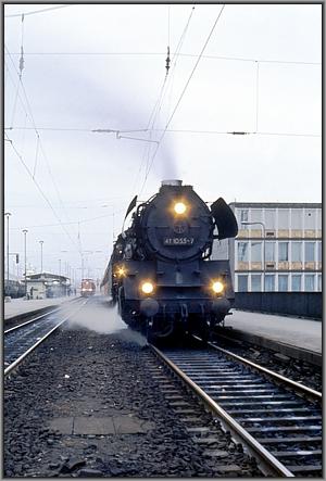 41 1055 mit P 6454 in Magdeburg Hbf