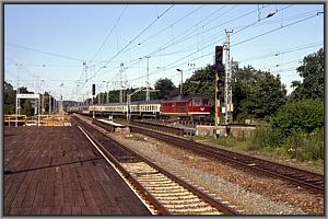 234 608 erreicht mit IC 544 nach Koblenz den Bahnhof Michendorf