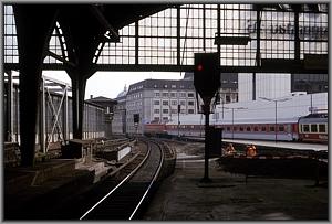 229 144 verlt mit IC 177 den Bahnhof Berlin-Friedrichstrae