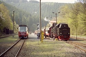 187 017 und 99 7245 in Eisfelder Talmühle