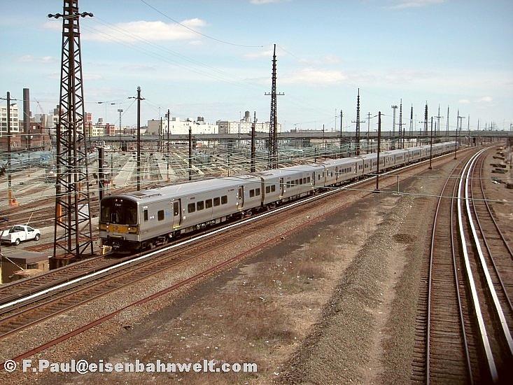LIRR 7637 in Sunnyside Yards