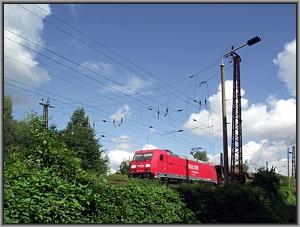 145 245 verlt mit GB 62129 den Bahnhof Leipzig-Schnefeld