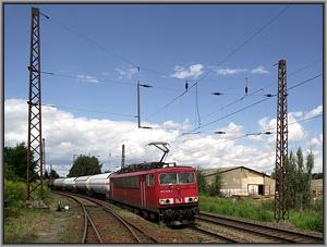 155 048 erreicht mit EZ 52581 aus Buna Werke den Bahnhof Leipzig-Schönefeld