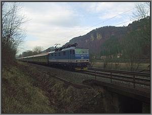 371 001 mit EC 173 zwischen Bad Schandau Ost und Schöna