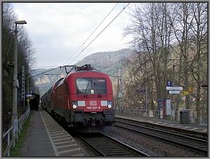 182 021 mit S-D 37733 in Schmilka-Hirschmühle