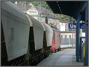 Zum Vergrößern auf das Bild klicken! Dort können Sie auch blättern und die Bildunterschriften lesen!