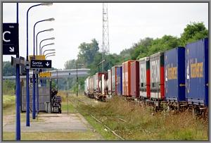 Zum Vergrößern auf das Bild klicken! Dort können Sie auch blättern und die Bildunterschriften lesen!